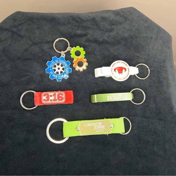 LOT OF 5 90’s VINTAGE KEY CHAINS COLORFUL SILVER - Picture 13 of 14